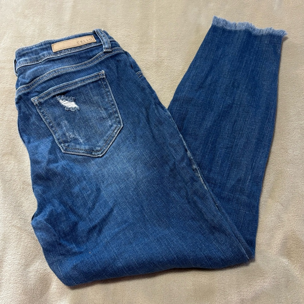 Cello Distressed Cropped Frayed‎ Skinny Blue Jeans